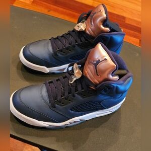 Jordan Retro 5 Shoes in Navy and Bronze